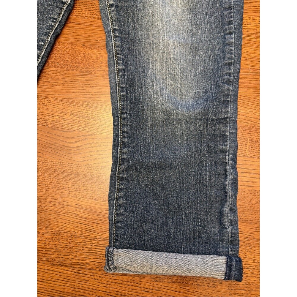 Levi Strauss Signature Women's Mid Rise Capri Size 8 Medium Wash Denim Jeans - Picture 3 of 11